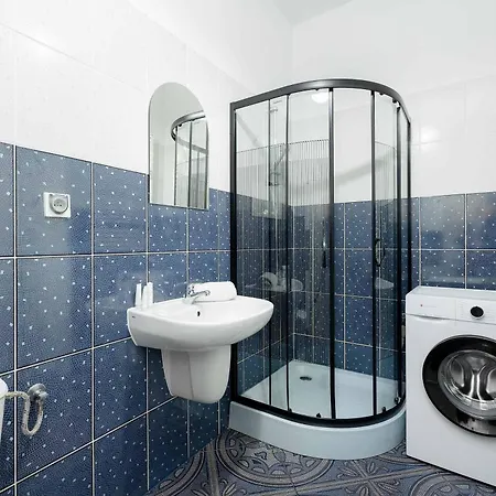 公寓 Comfortable For 3 People With Parking In By Renters *