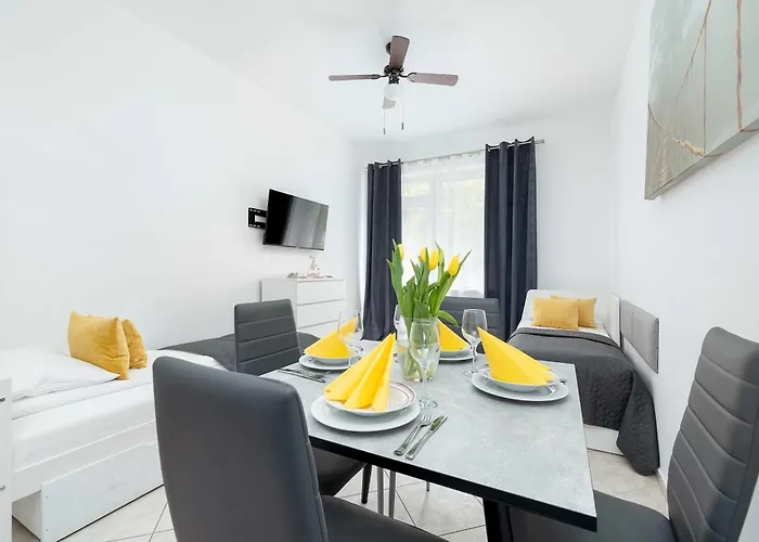 Comfortable For 3 People With Parking In By Renters アパート コウォブジェク