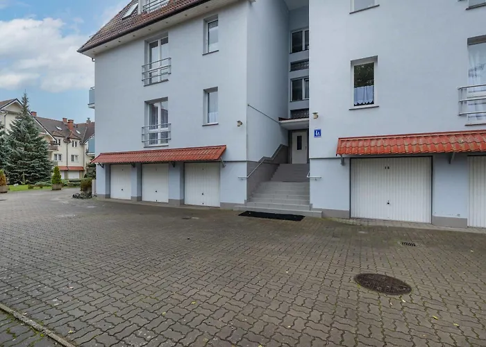 Comfortable For 3 People With Parking In By Renters アパート *